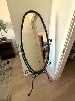 Standing mirror
