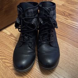 Women’s size 9 rock & candy black boots