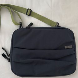 Ipad carrying case