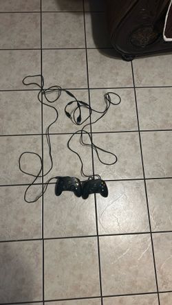 2 original Xbox controllers