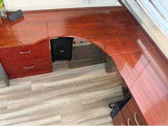 Executive LShape Desk- $125