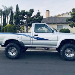 1990 4x4 Toyota Pickup 5spd 22re
