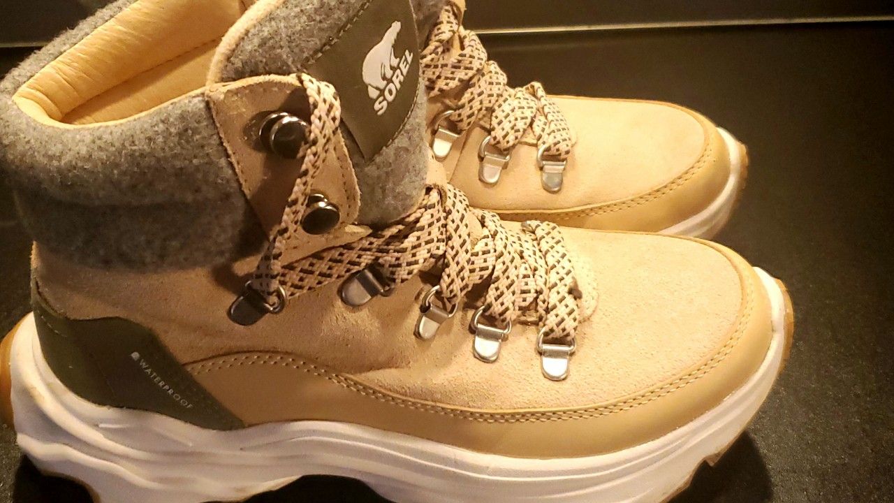 Sorel Kinetic Waterproof Boots Size 7.5