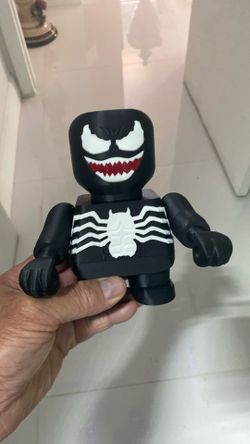 3D Printed Venom-Inspired Figurine – Bold Fan Art Display