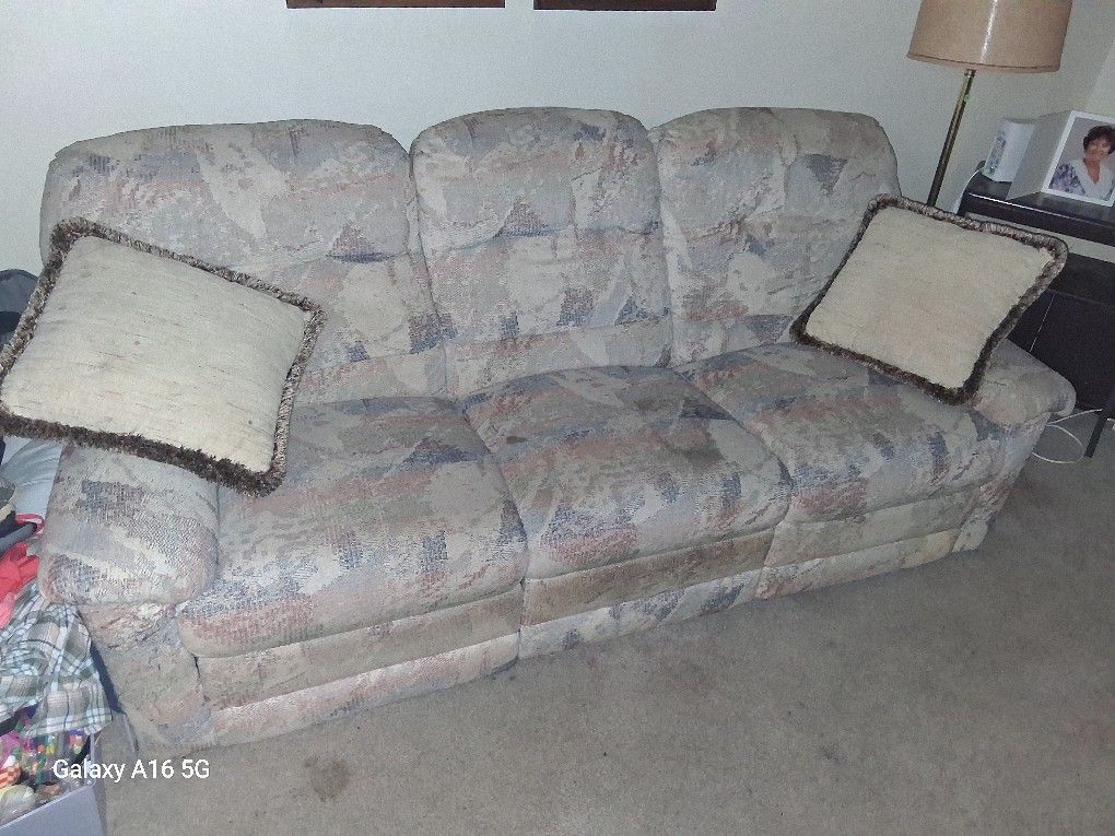 COUCH SET. CHEAP!