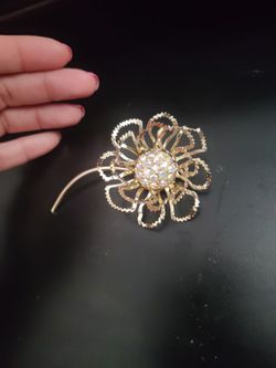 vintage Sarah cov rhinestone floral brooch