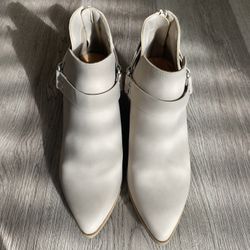 Women Boots Size 8