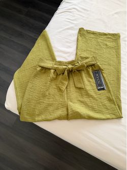Women’s flowy dress pants