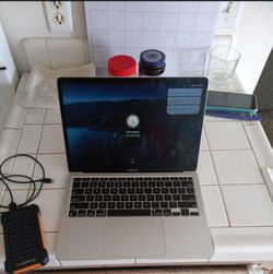 MacBook Air, iPad 8th Gen