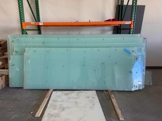Glass CRATE OF 6MM THICK TEMPERED FROSTED GLASS PANELS (APPROX LENGTH 7' - 10')