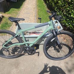 MOMENTIUM Like new bike by GIANT. 9 speed