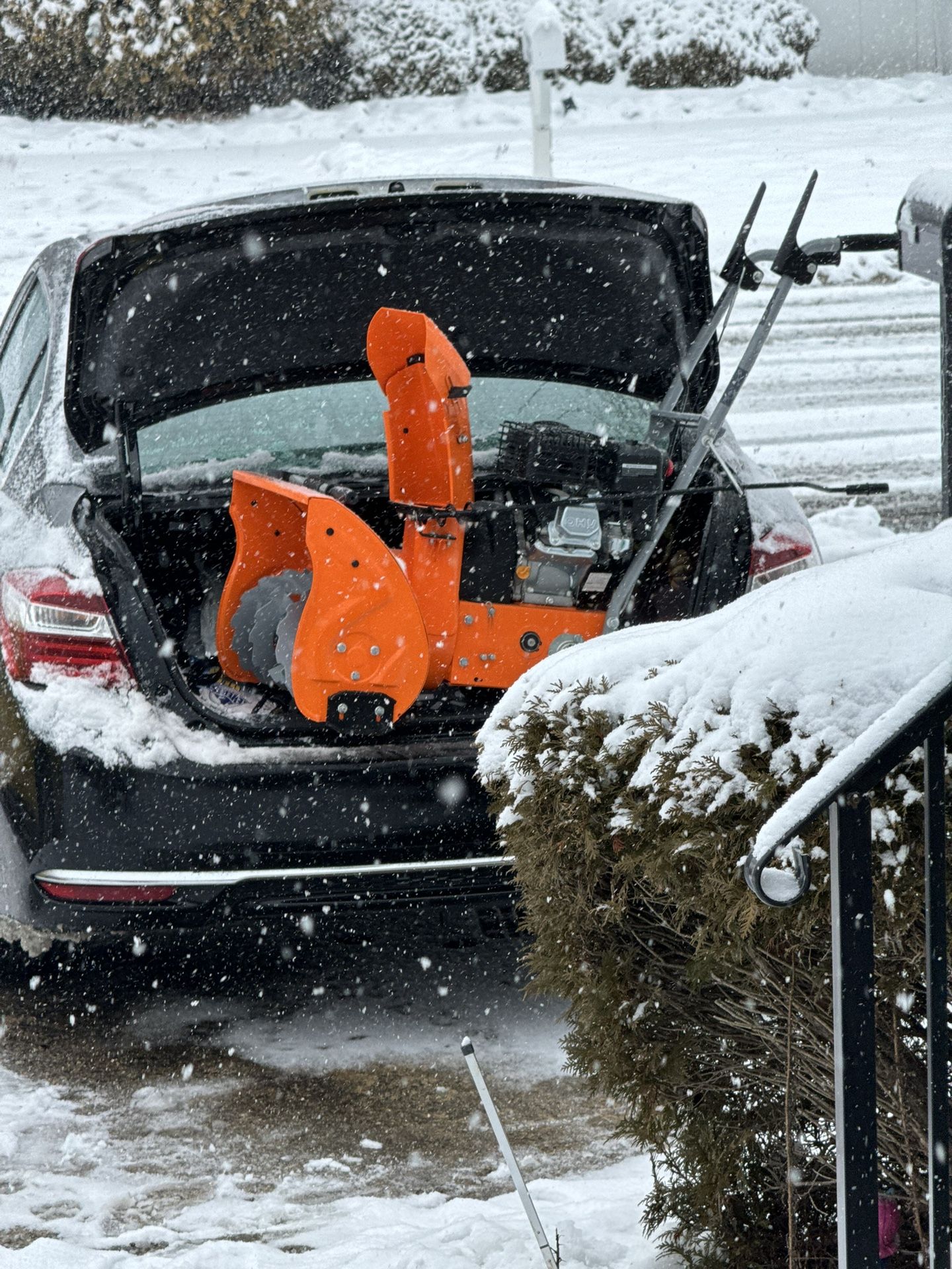 22 Inch Yard max Two Stage Snow Blower Gas