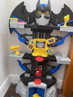 Imaginext DC Super Friends Transforming Batcave CHH91