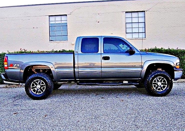 ֆ12OO 4WD Chevrolet Silverado 4WD