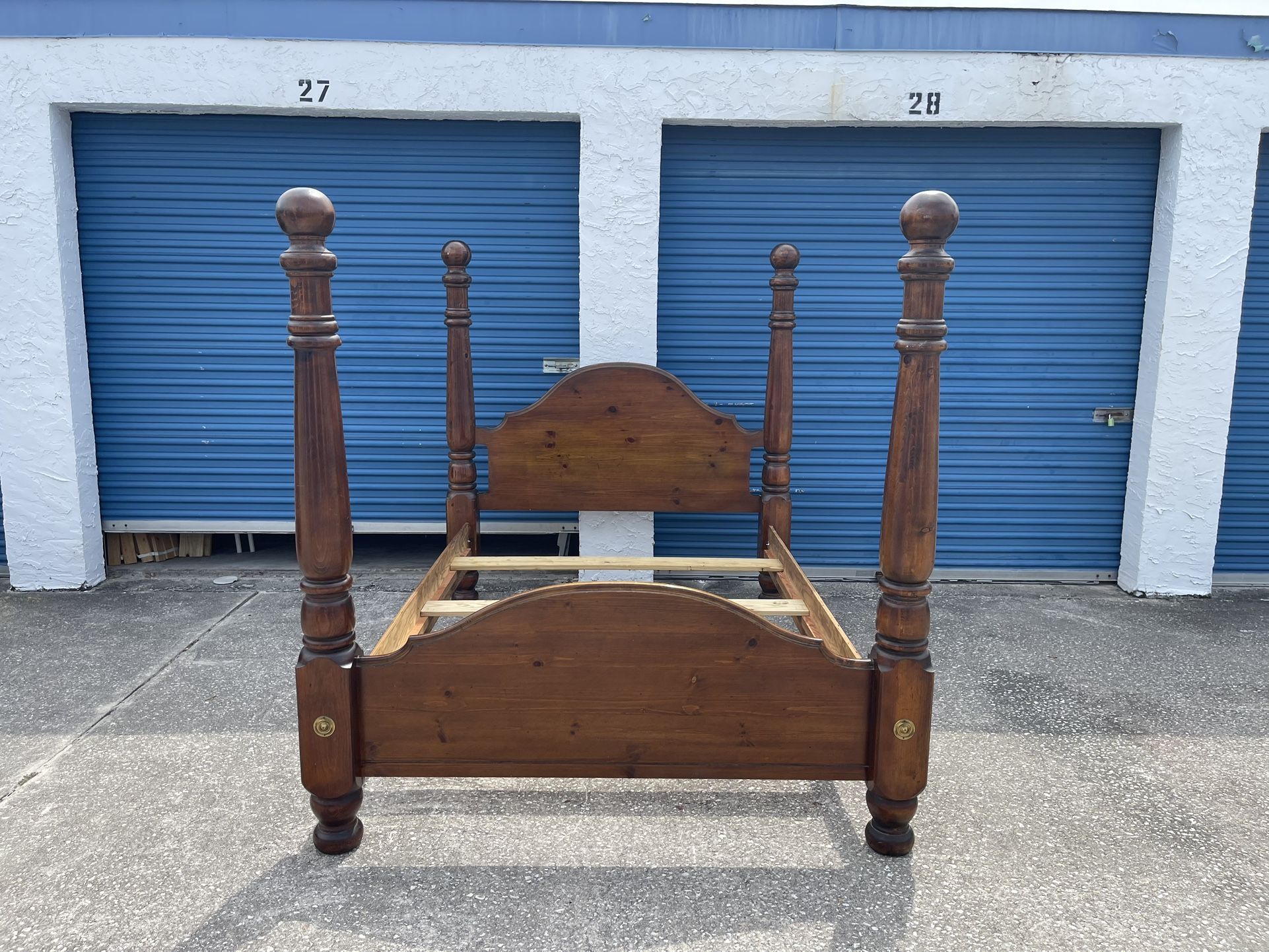 Vintage Queen Size Dark Pine 4 Post Cannonball Bed