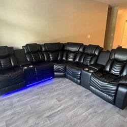Black Power Reclining Sectional Sofa(Brand New)