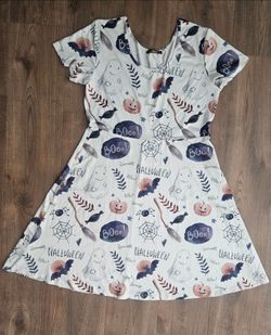 HOLLOWEEN GHOST,PUMKIN, BAT PRINTS TEENAGE XL SIZE  DRESS PRE-OWNED