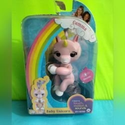 New -Gemma Light Up Unicorn Fingerlings WooWee Friendly Interactive Toy

box is torn