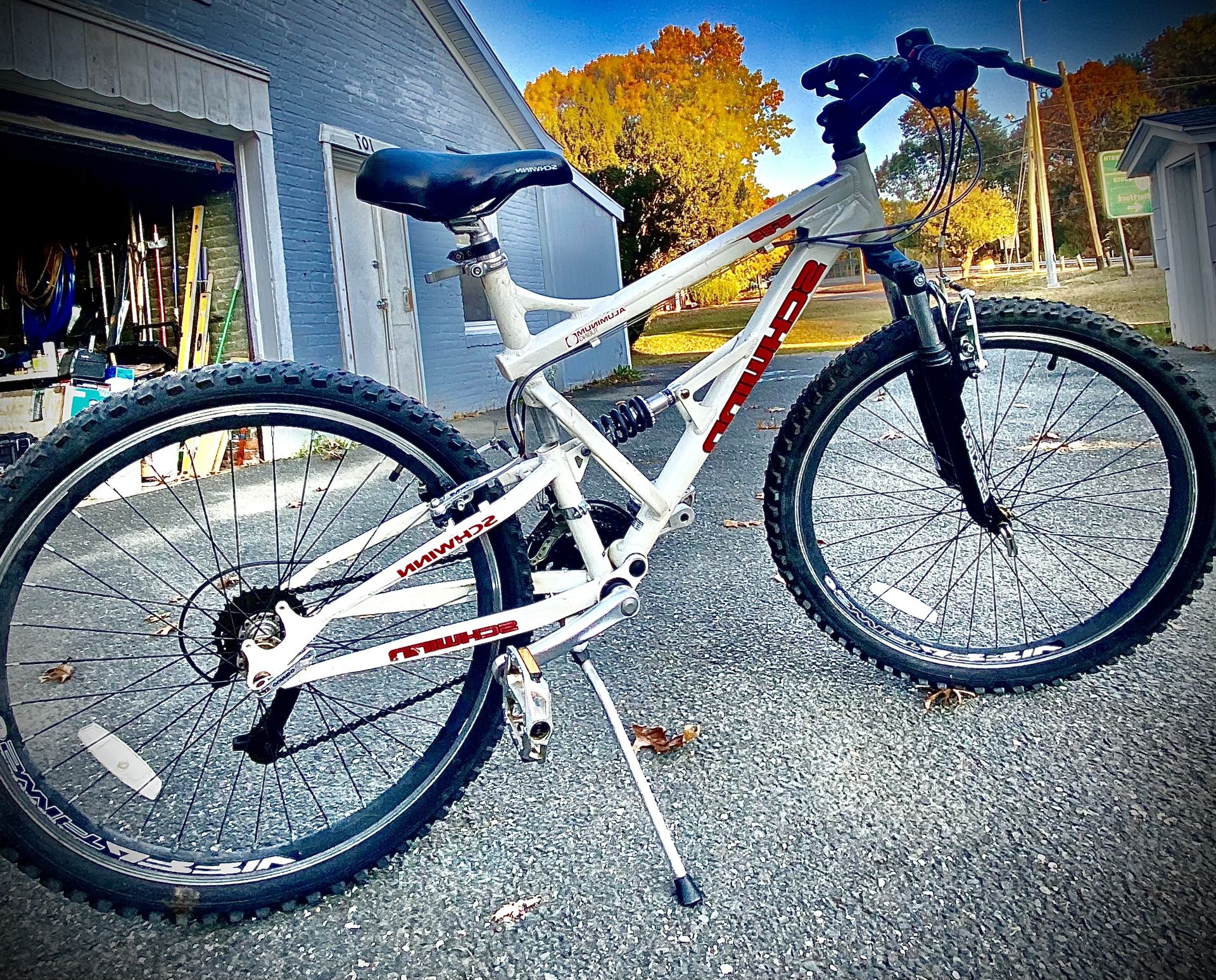Men’s Aluminum Schwin Mt Bike