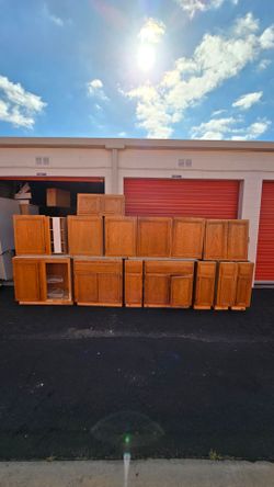 Kitchen/garage cabinets in solid oak in good condition (please read the description of the post)