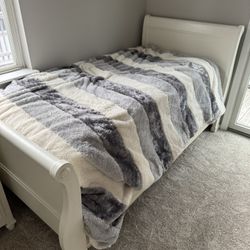 Pottery Barn Twin Sleigh Bed White