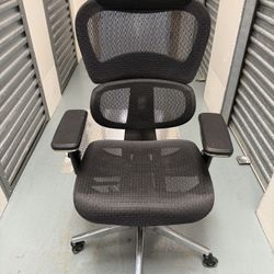 Ergonomic Desk / Computer Chair - High Quality - Many Adjustments