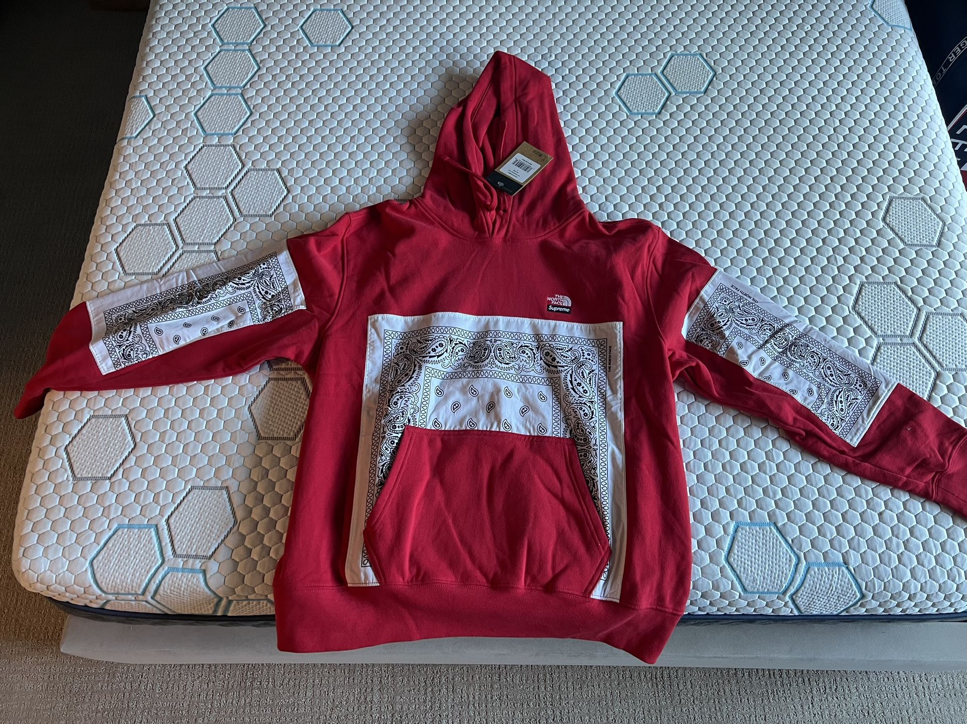 New With Tags Supreme North Face Size L