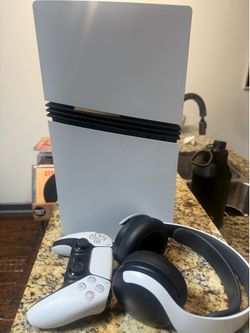 Digital PS5 Pro/with headset and controller