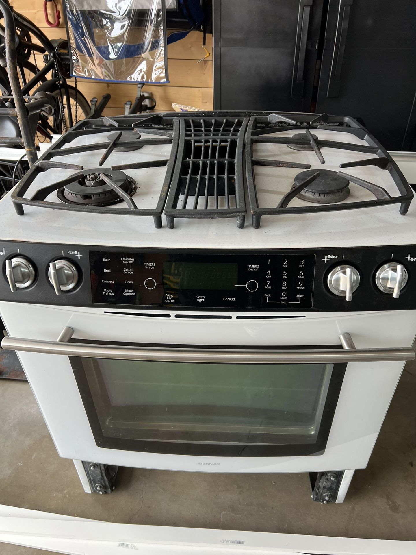 Free Jenn-Aire range oven JGS9900BDS Downdraft