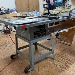 Delta 10 Inch Contractors Table Saw With Manual!
