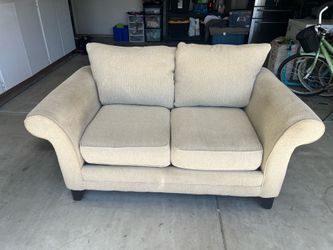 Bassett Love Seat