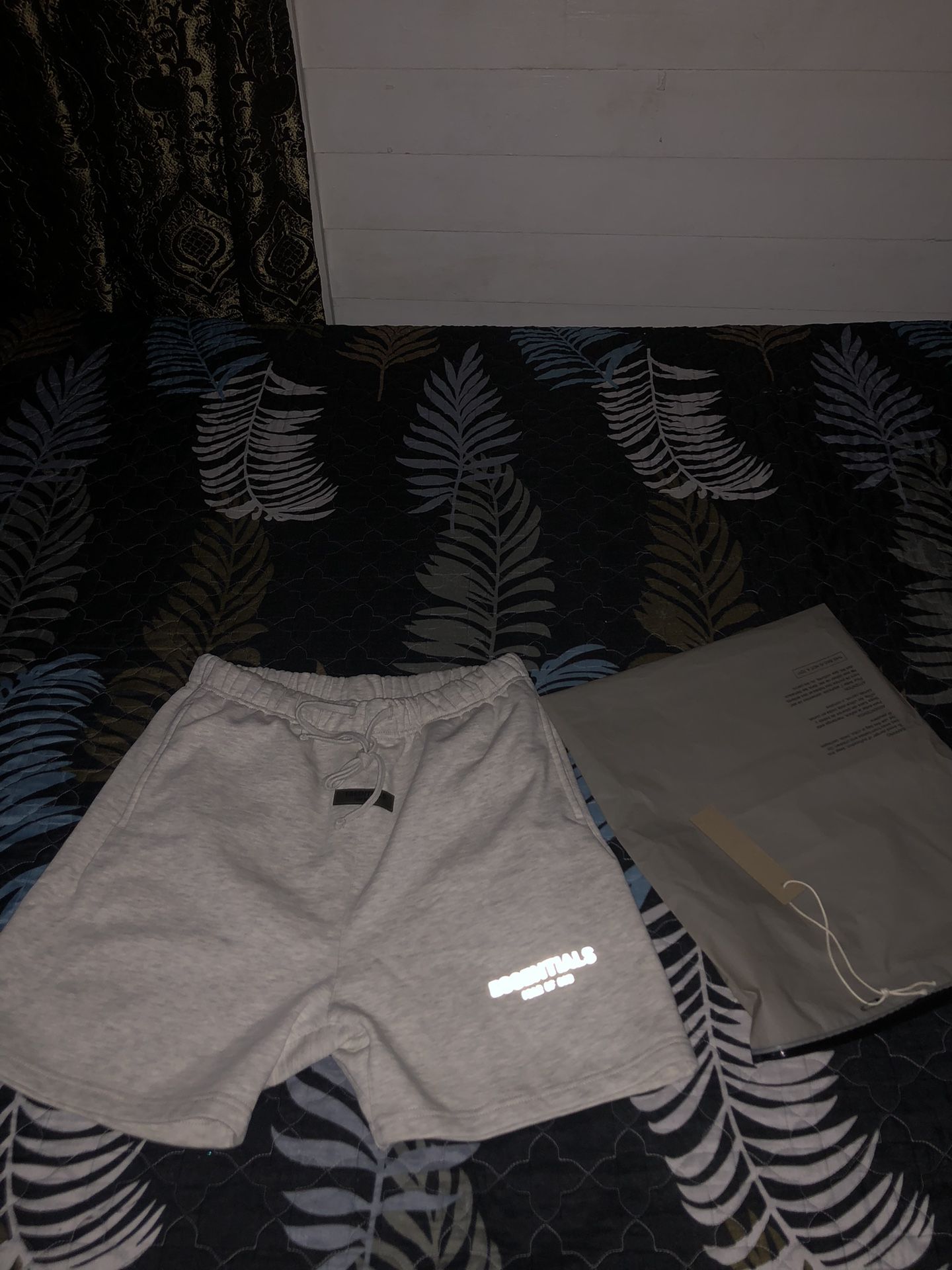 BRAND NEW ESSENTIALS SHORTS SIZE LARGE