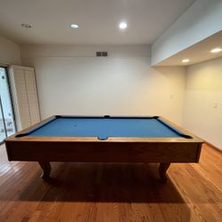 Pool Table 8 Over Sized ( Free Delivery & Set Up ) 
