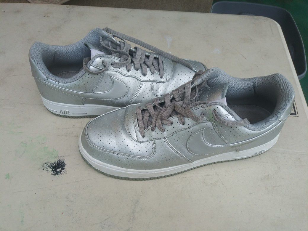 Nike Air Force 1 07 LV8 men's Shoe size (12)
