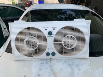 Holmes 3 speed Twin 6-Blade window Fan HAWF-2040 the back of it got a little discolored Holmes HAWF-2040 twin window fan has three speed settings and
