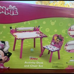 Minnie’s Activity Desk Set