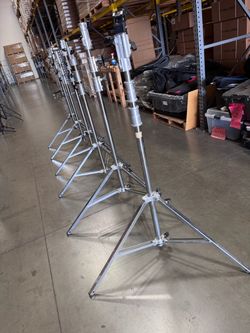 10-3/4' foot to 4-1/2' Lowboy Steel Light Stand w/ Leveling Leg & Combo Head "Sliding Leg"