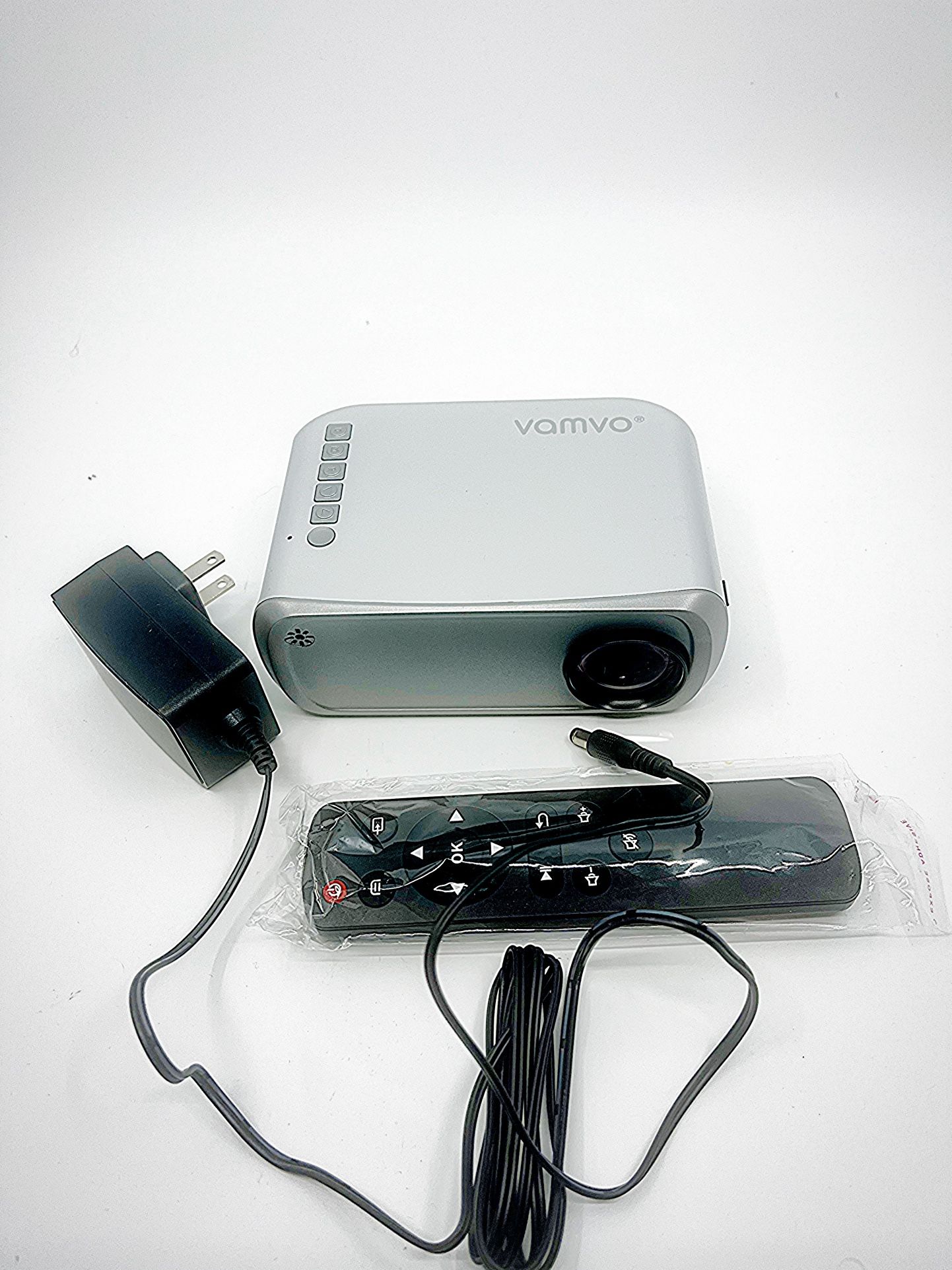 NEW! Mini projector – Bluetooth & home theater ready