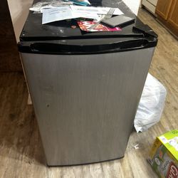 Mini Frig With Freezer 