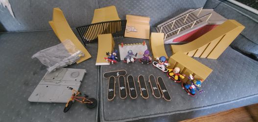 Tech deck lot with boards and ramps