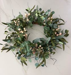 Wreath with green and white