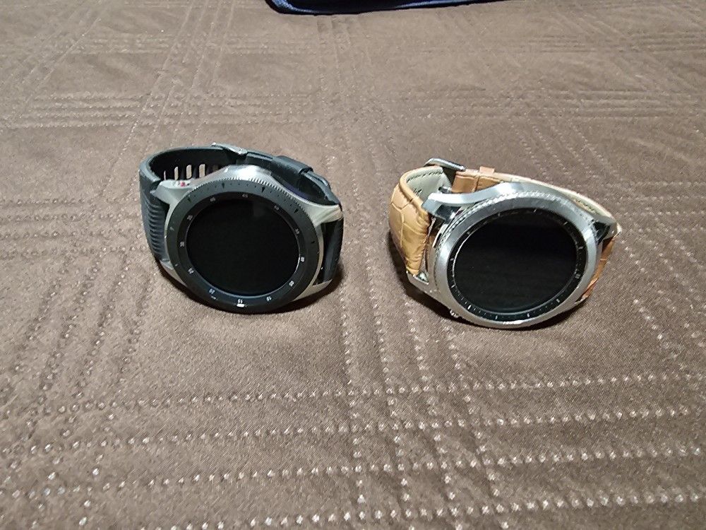 Galaxy Smartwatches With Stand Charger 