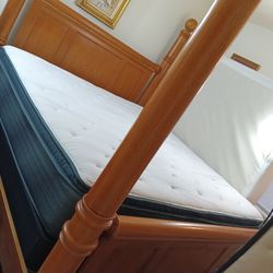 Wooden King-size Bed Set with Mattress