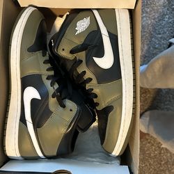 Jordan 1 mid olive (size 13)