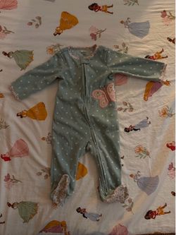 Carter’s baby girl zip up sleeper 9 months