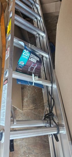WERNER ALUMINUM EXTENSION LADDER.....20 FT.....NEW....$ 160
