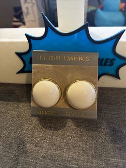 Vintage white/ cream  Gold Lucite Earrings
