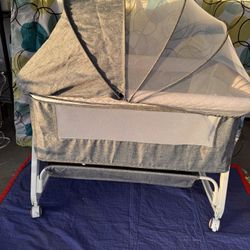 Wheelable Bassinet $40