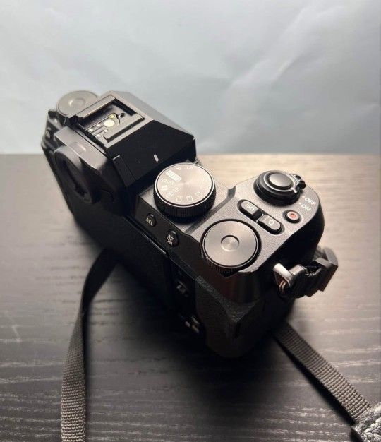 FUJIFILM X-S20