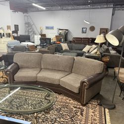 Two-Tone Sofa with Nailhead Trim – Classic Comfort & Timeless Design